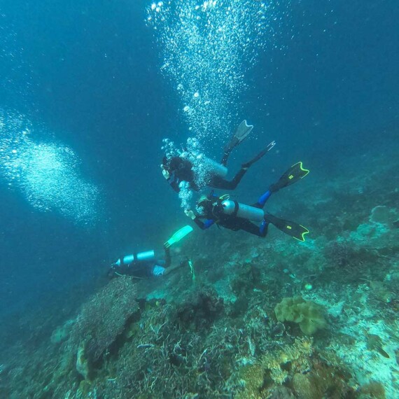 Diving in Santorini