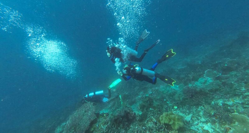 Diving in Santorini
